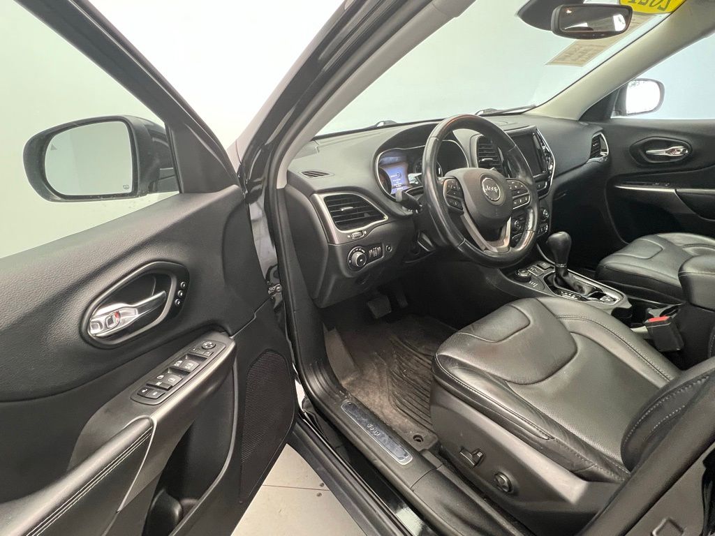 Thumbnail: 2021 Jeep Cherokee - 21