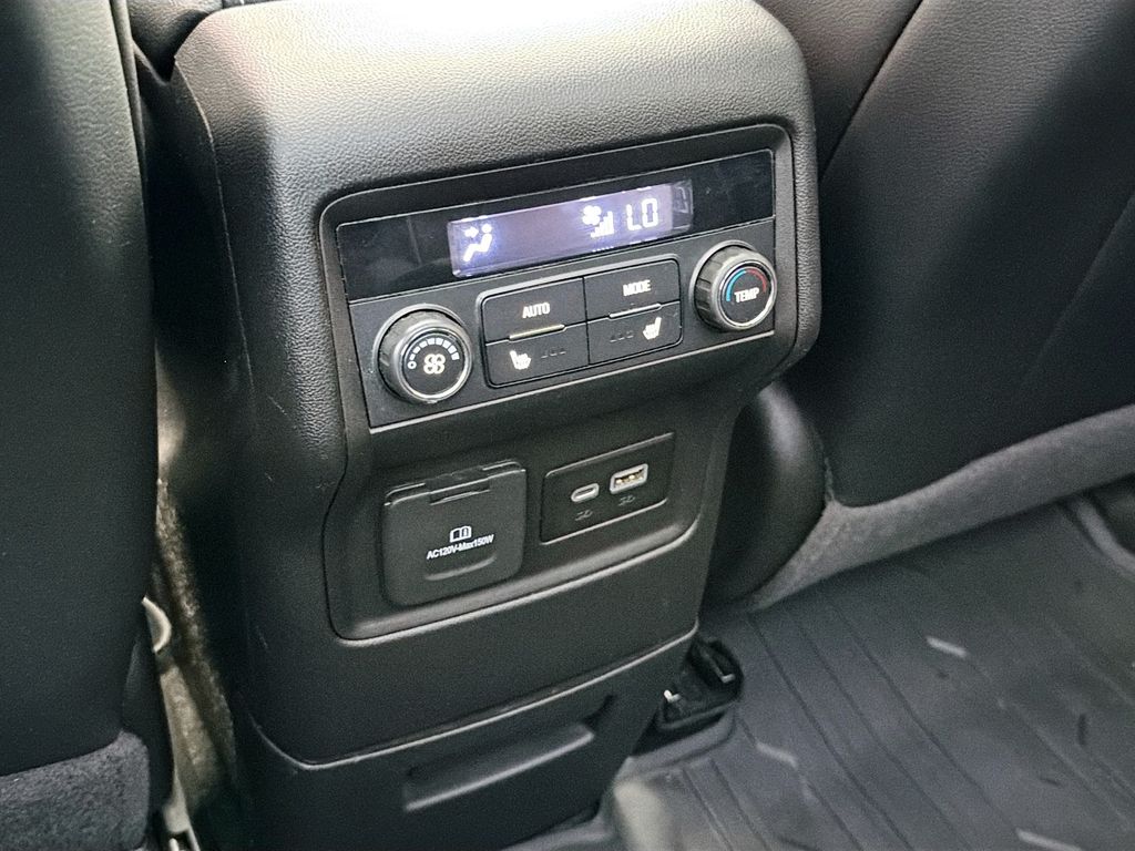Used 2022 Black GMC Denali image 27