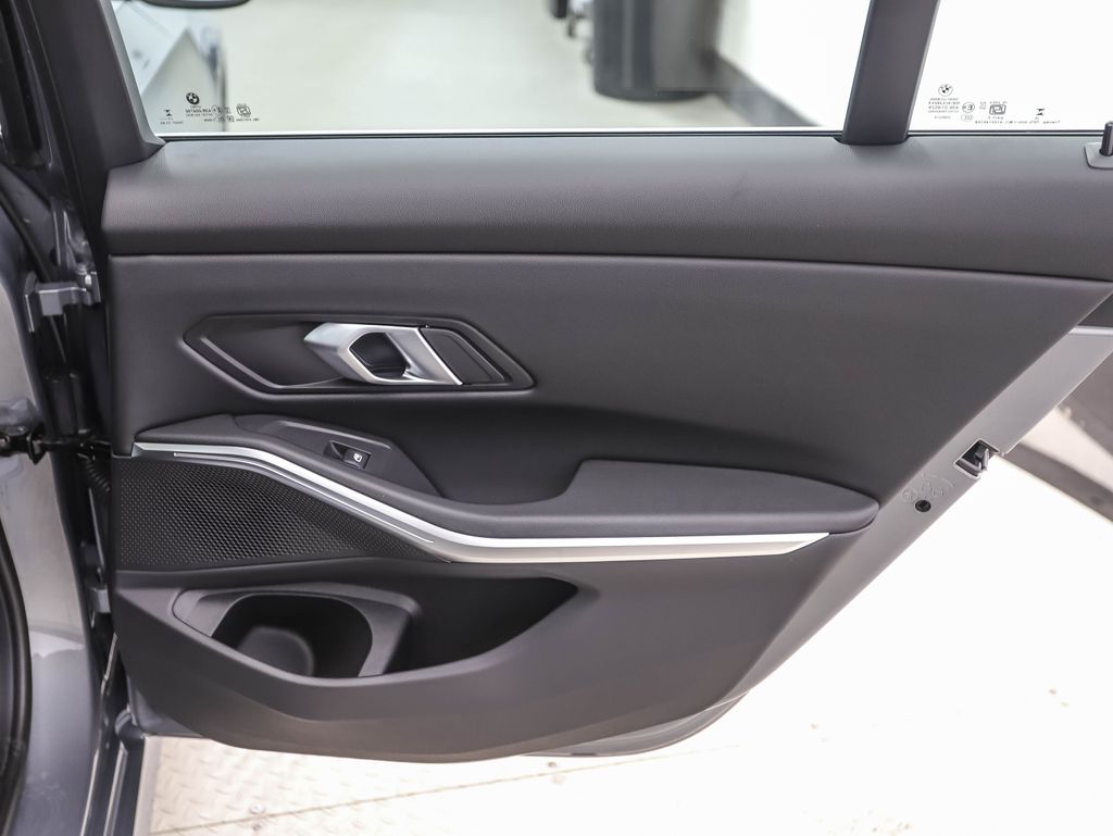 Thumbnail: 2026 BMW 3 Series - 26