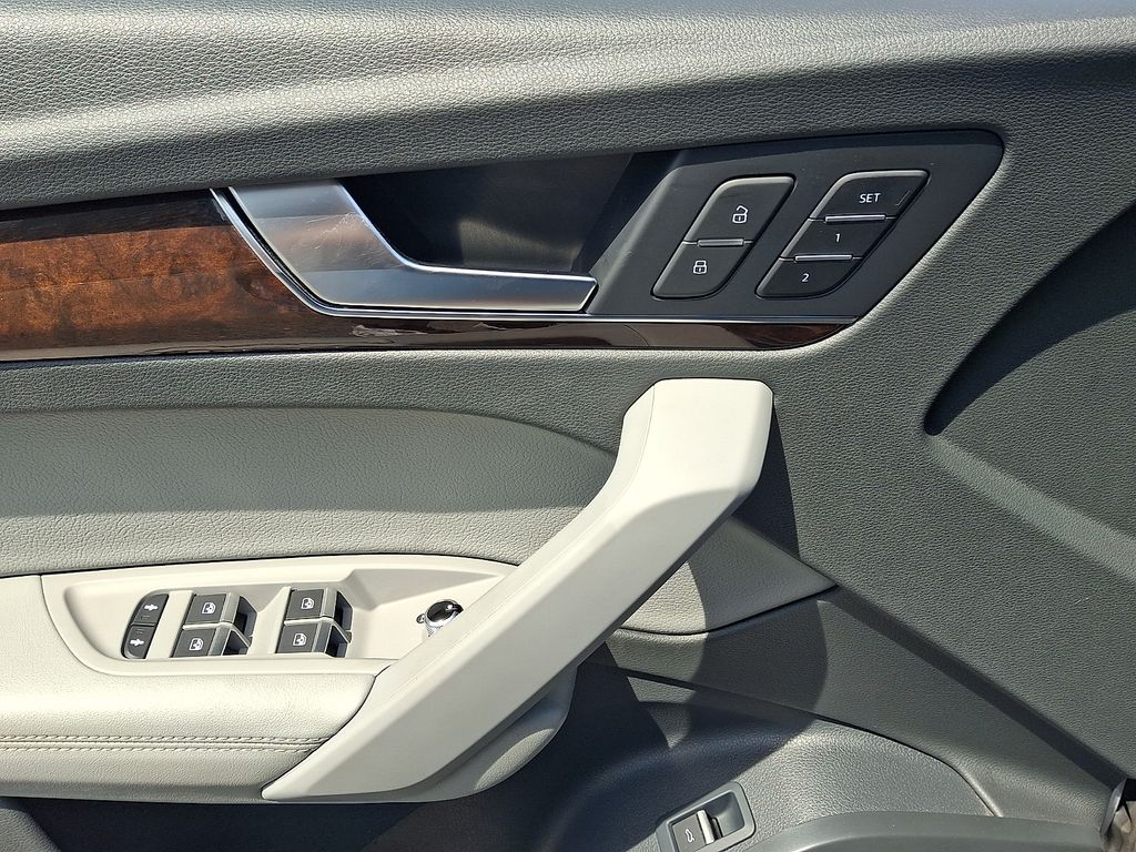 Thumbnail: 2020 Audi Q5 - 12