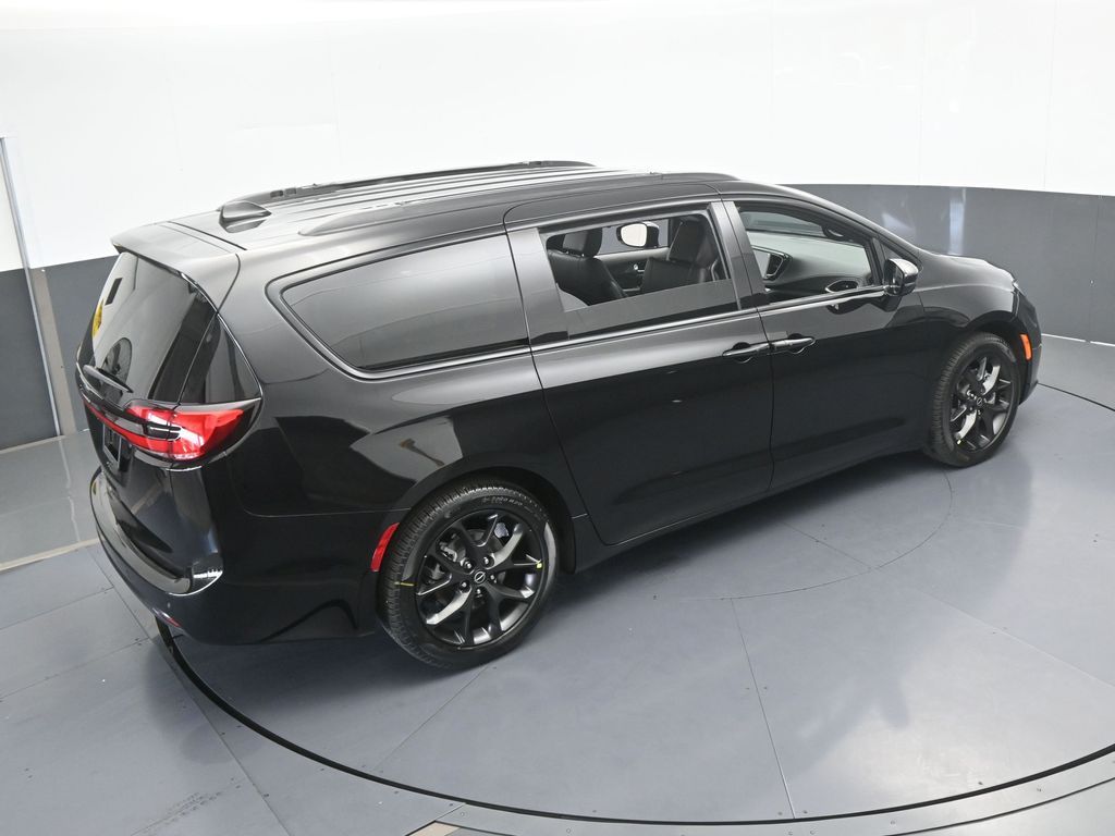 New 2026 Diamond Black Crystal Pearlcoat Chrysler Select image 54