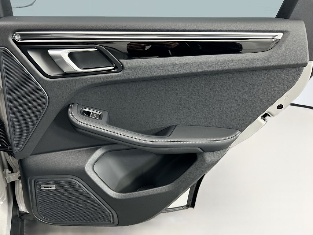 Thumbnail: 2026 Porsche Macan - 28