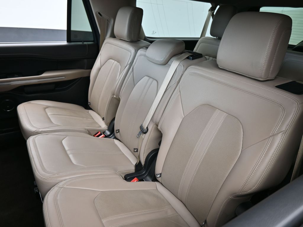 Used 2023 Silver Metallic Ford Limited image 40