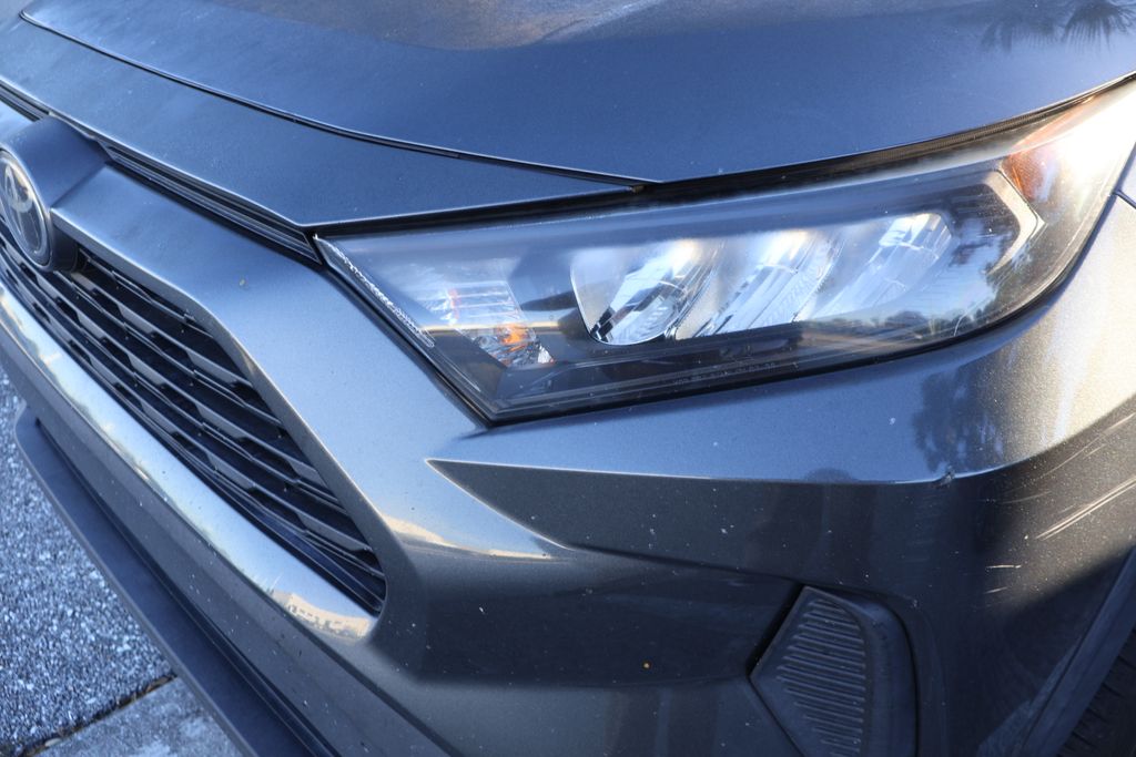 Thumbnail: 2021 Toyota RAV4 - 3