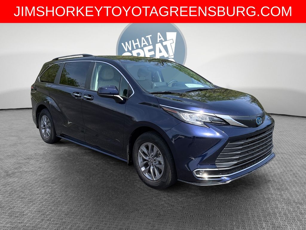 2023 Toyota Sienna XLE 7-Passenger FWD