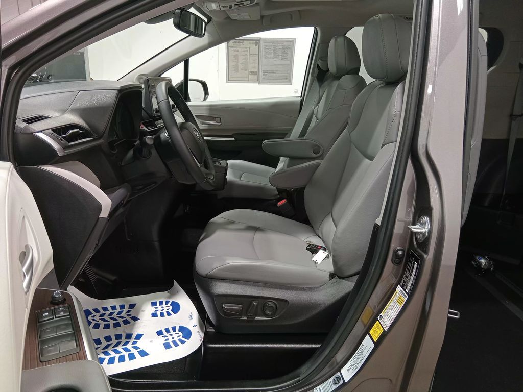 2022 Toyota Sienna XLE