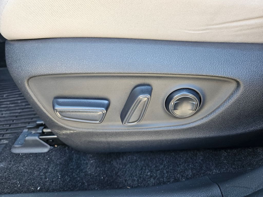 Thumbnail: 2024 Toyota RAV4 - 17