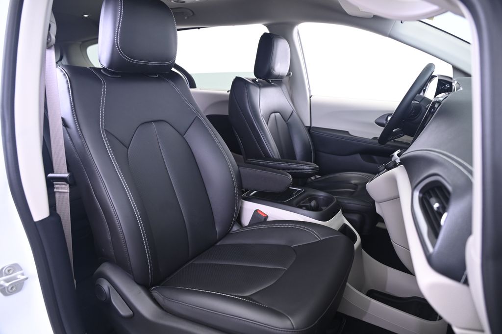 Thumbnail: 2024 Chrysler Pacifica - 24