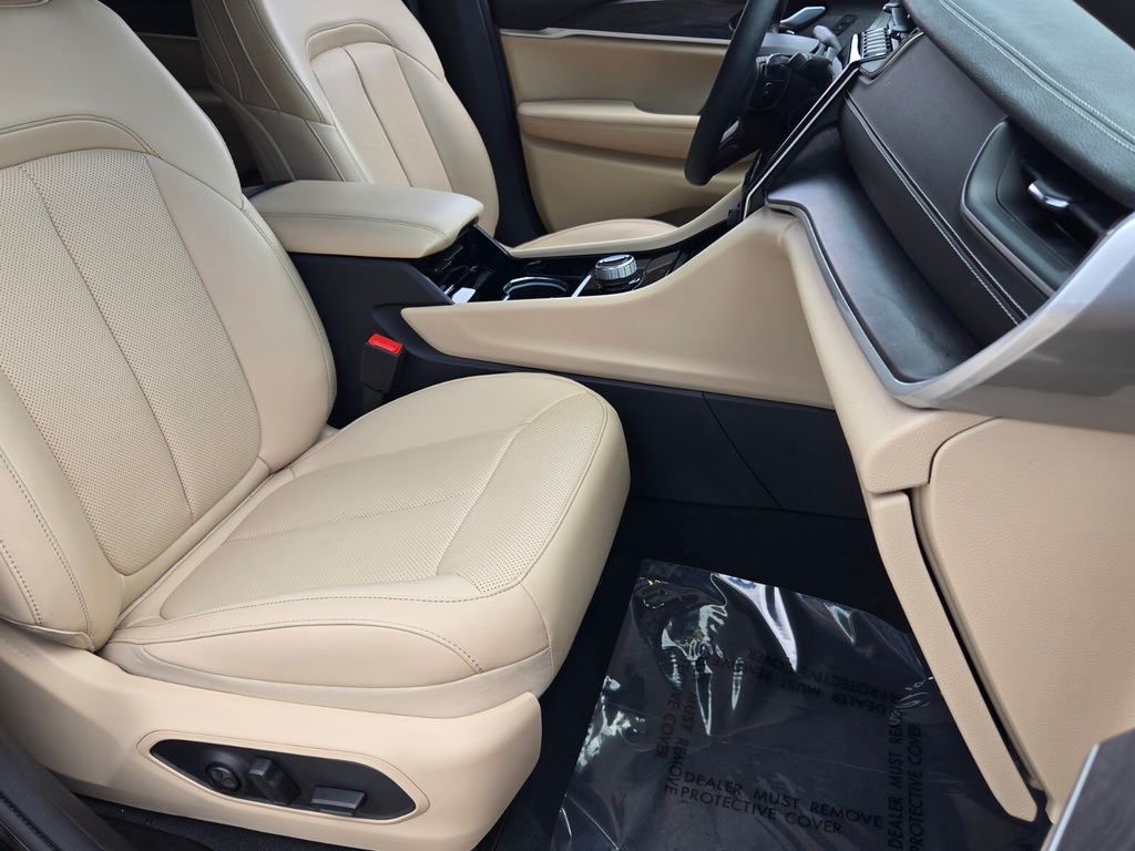 2023 Jeep Cherokee - $29,000