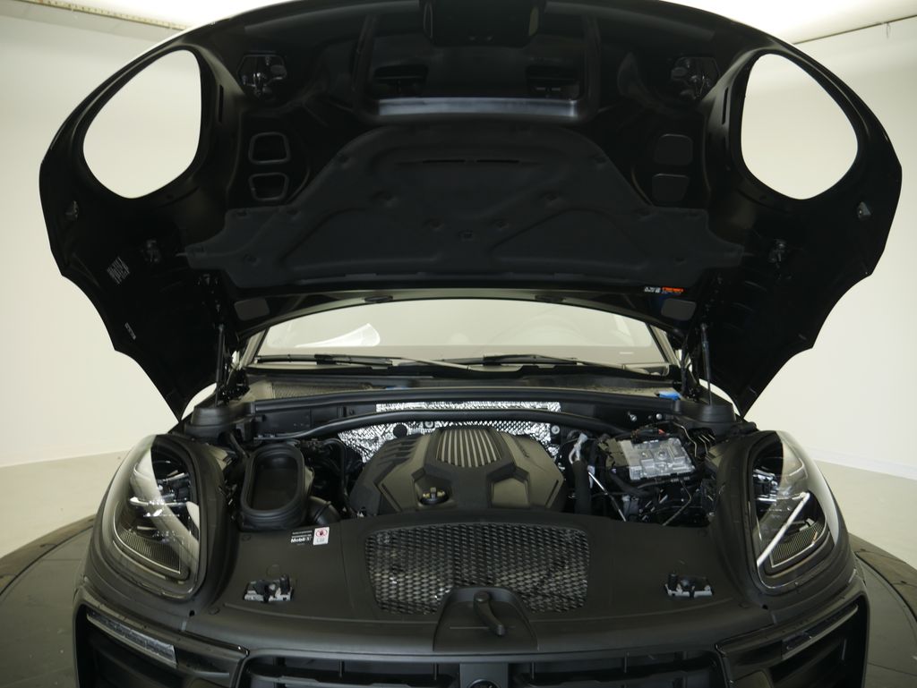 Thumbnail: 2026 Porsche Macan - 13