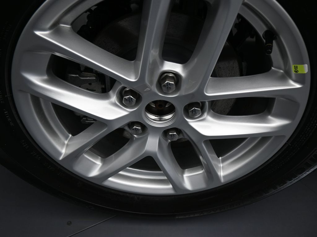 New 2026 Bright White Clearcoat Jeep Laredo image 39