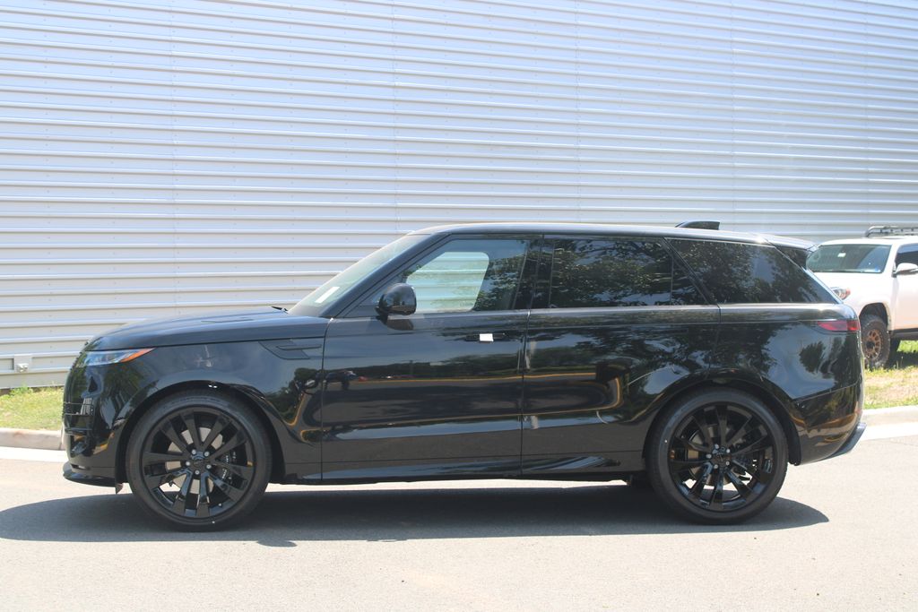 New 2026 Black Land Rover Dynamic SE image 2