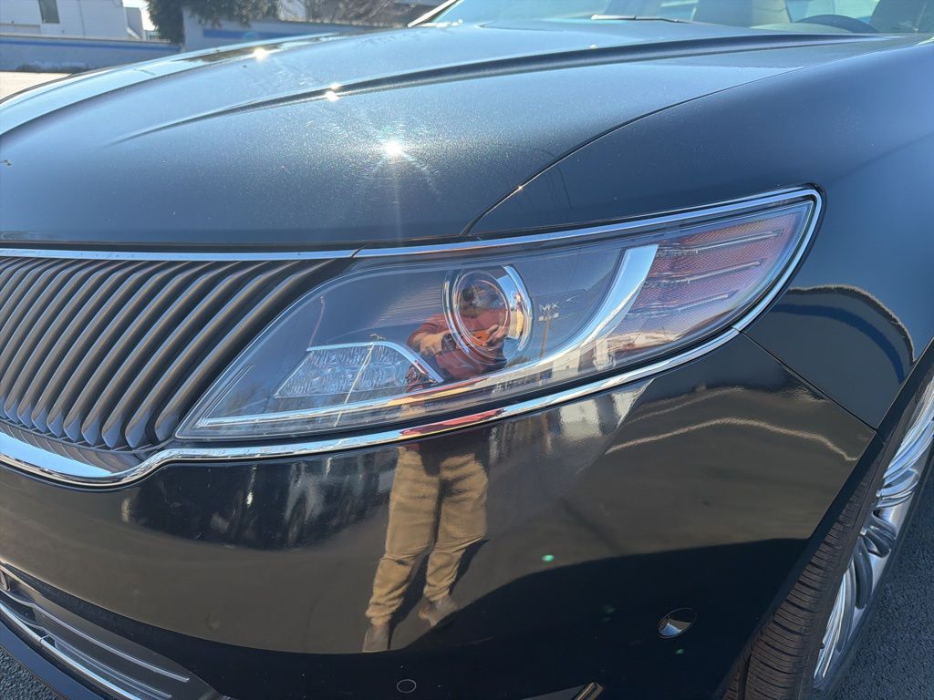 Thumbnail: 2015 Lincoln MKS - 9