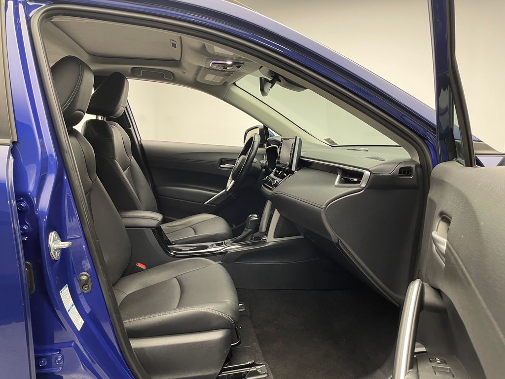 2022 Toyota Corolla Cross XLE 17