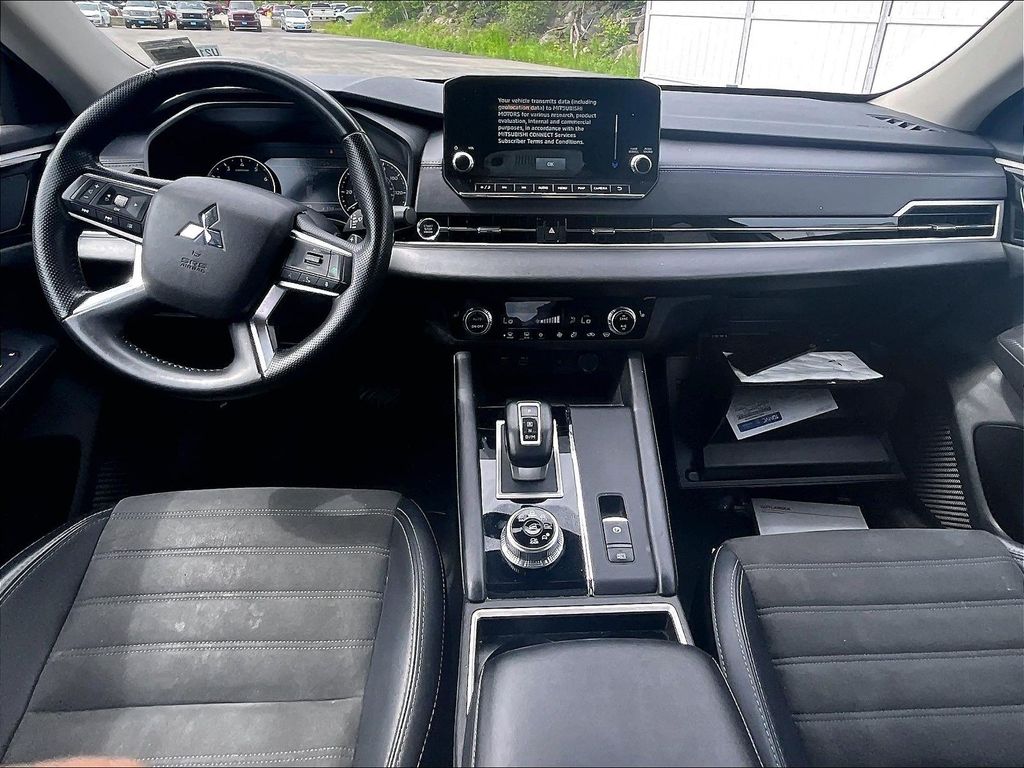2024 Mitsubishi Outlander — photo 22