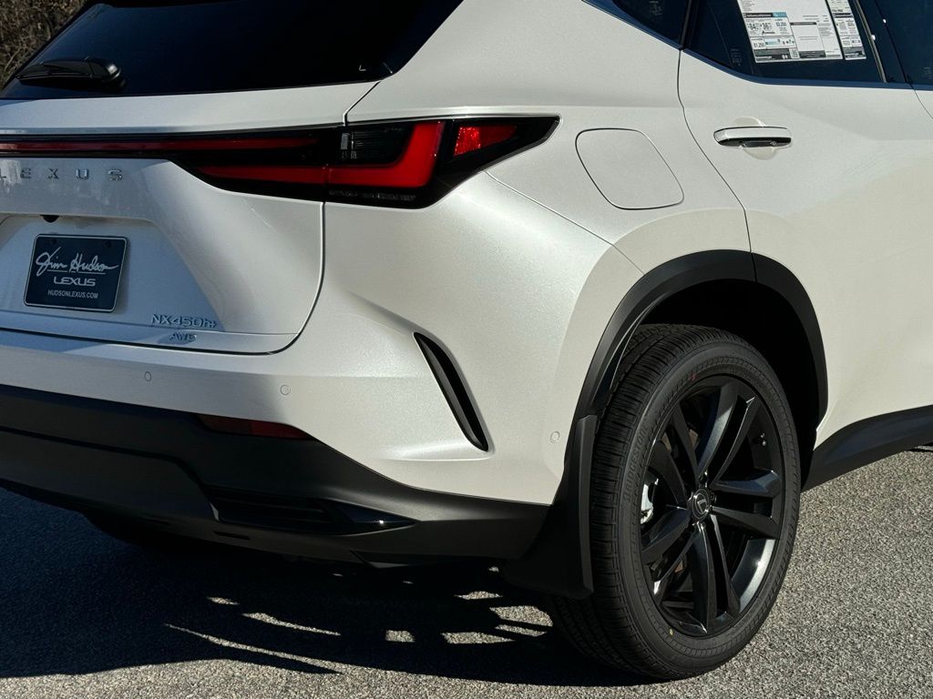 2025 Lexus NX 450h+ Luxury 15