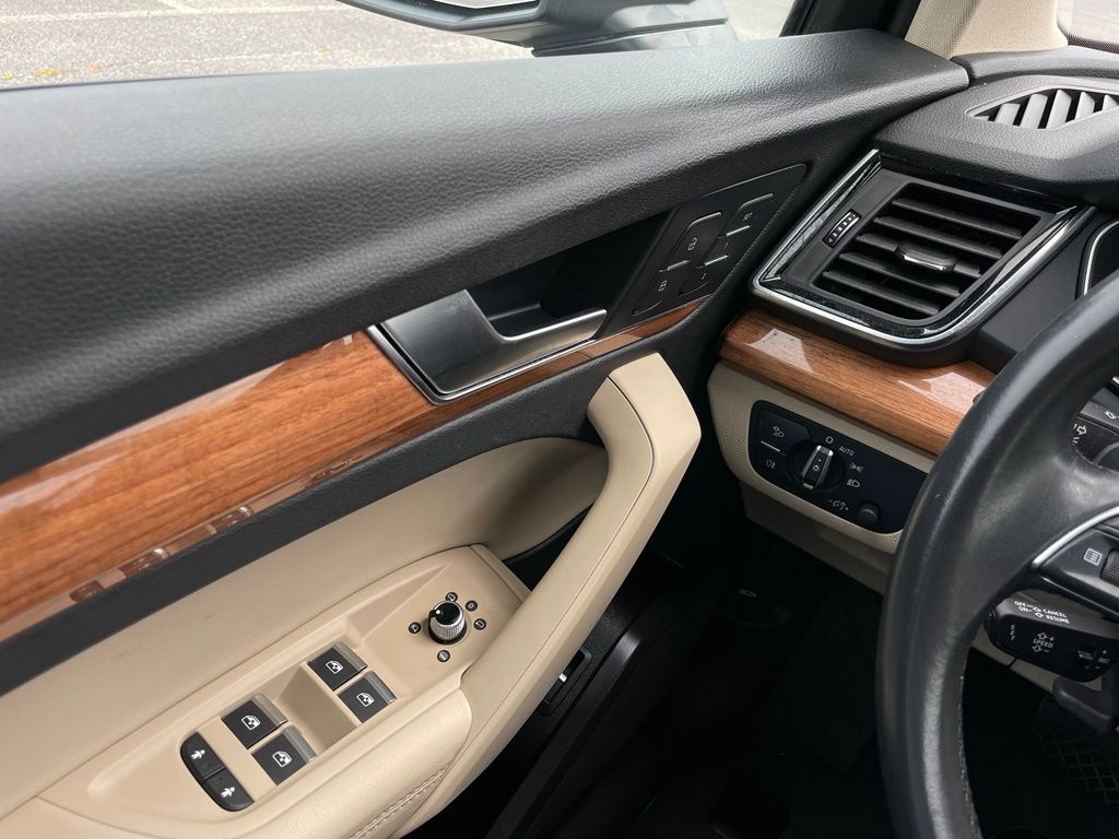Thumbnail: 2021 Audi Q5 - 23