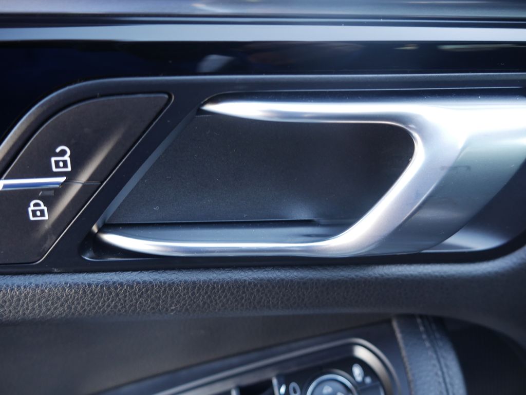 Thumbnail: 2020 Porsche Macan - 18