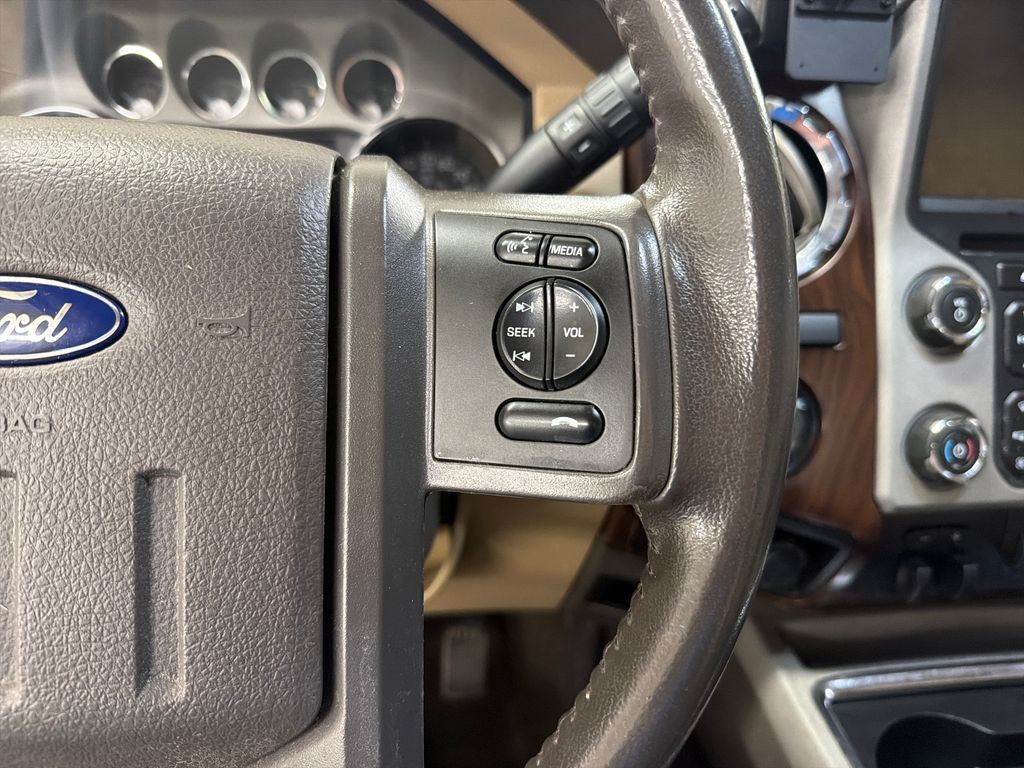 Used 2016  Ford Lariat image 19