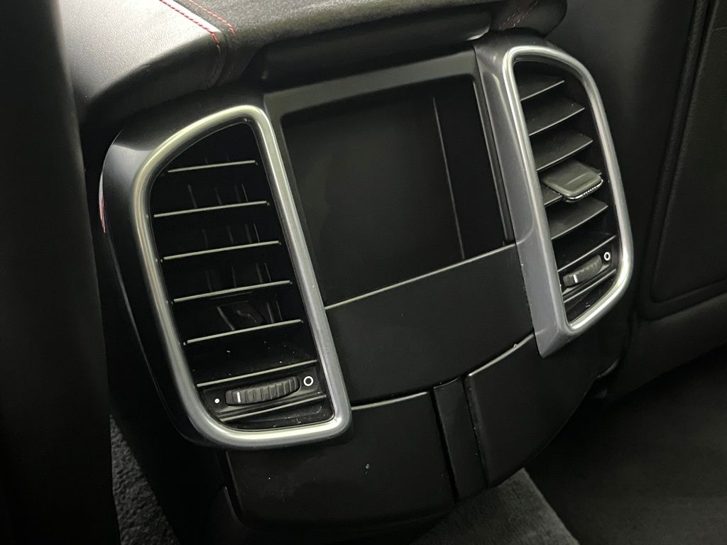 Thumbnail: 2013 Porsche Cayenne - 32