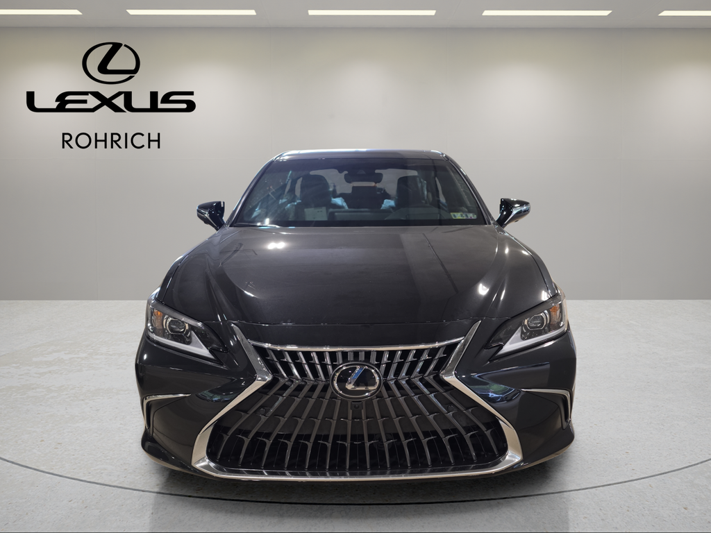 2025 Lexus ES Hybrid 300h Luxury's photo