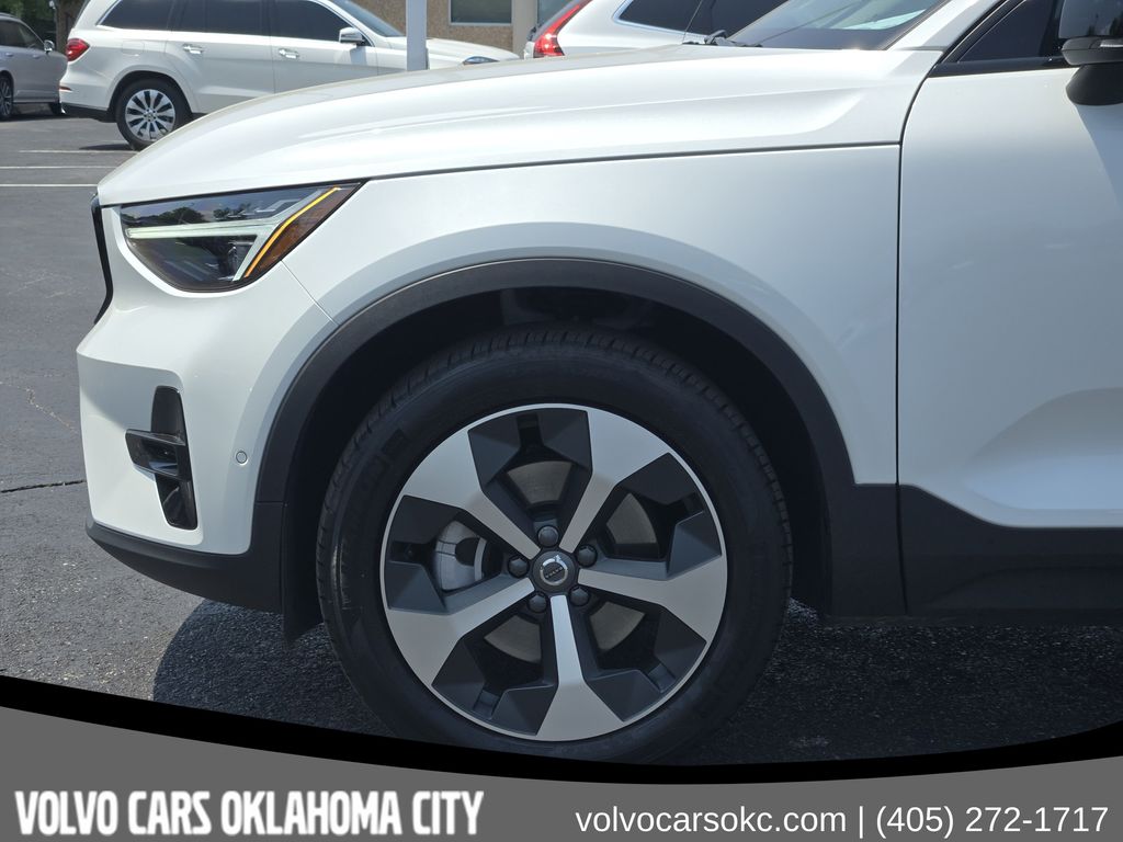 2026 Volvo XC40 Plus - Photo 9