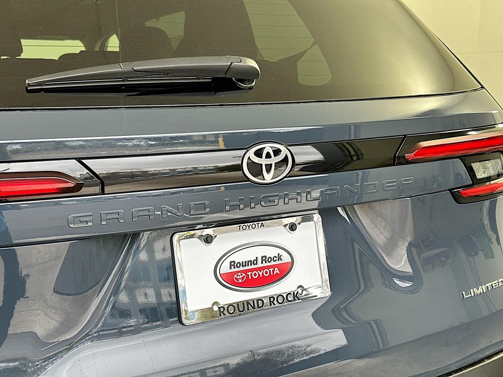 2025 Toyota Grand Highlander Limited 21