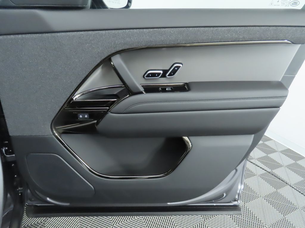 2025 Land Rover Range Rover Sport SE 27
