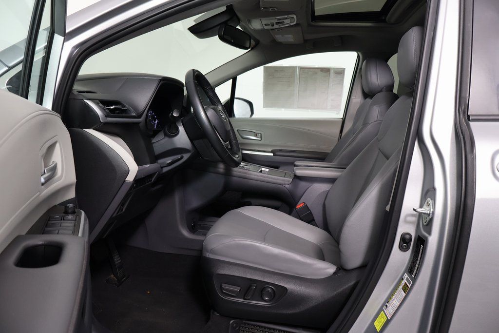 Thumbnail: 2024 Toyota Sienna - 10