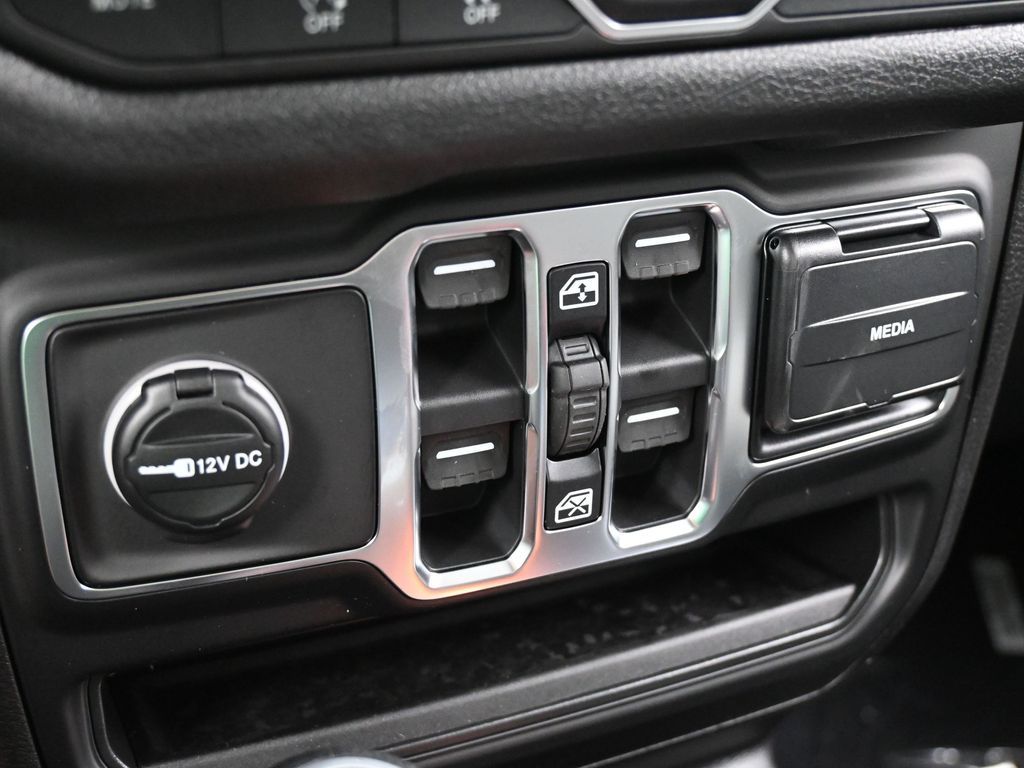 New 2026 bright white clearcoat Jeep Sport S image 20