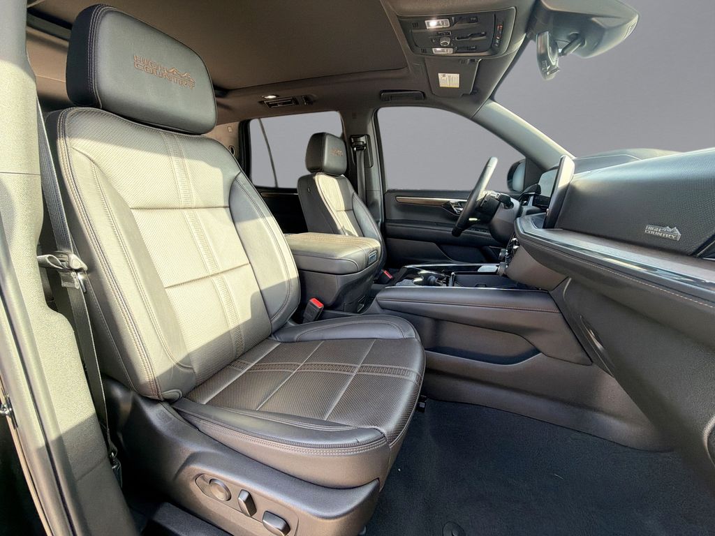 Thumbnail: 2025 Chevrolet Tahoe - 16