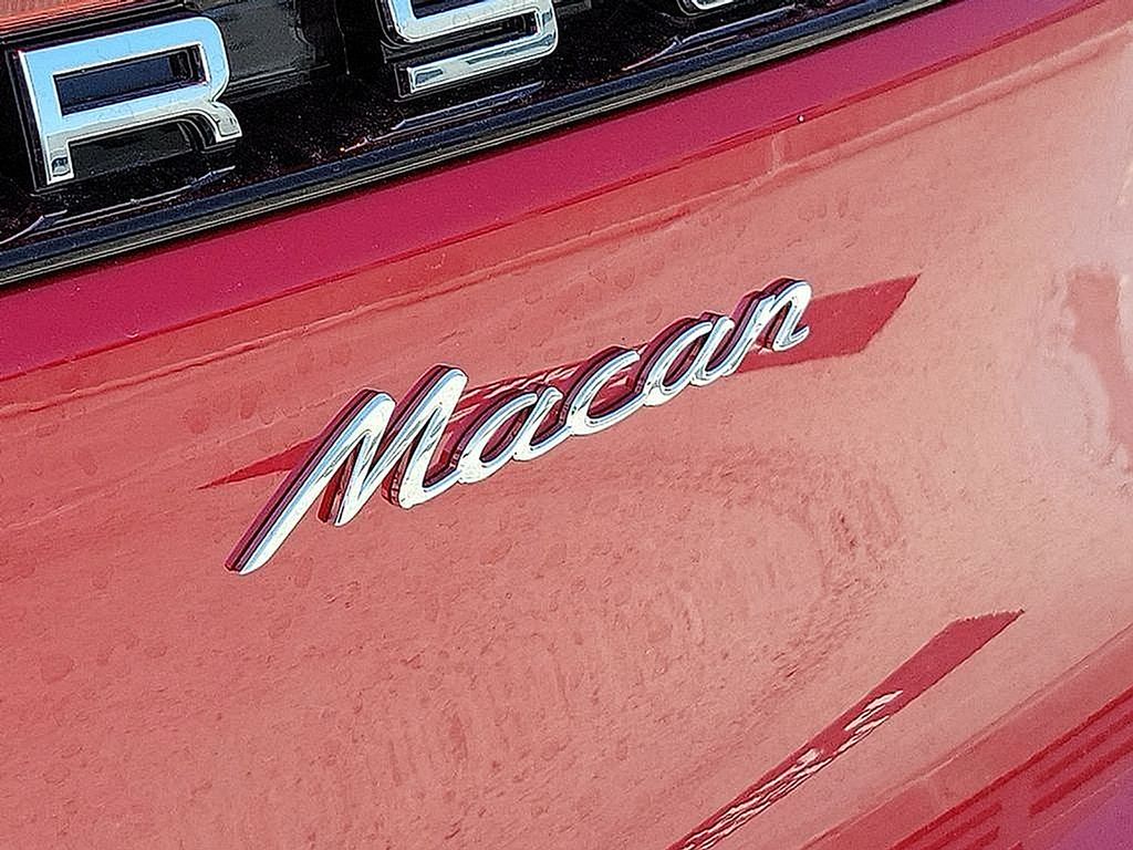 2025 Porsche Macan  24