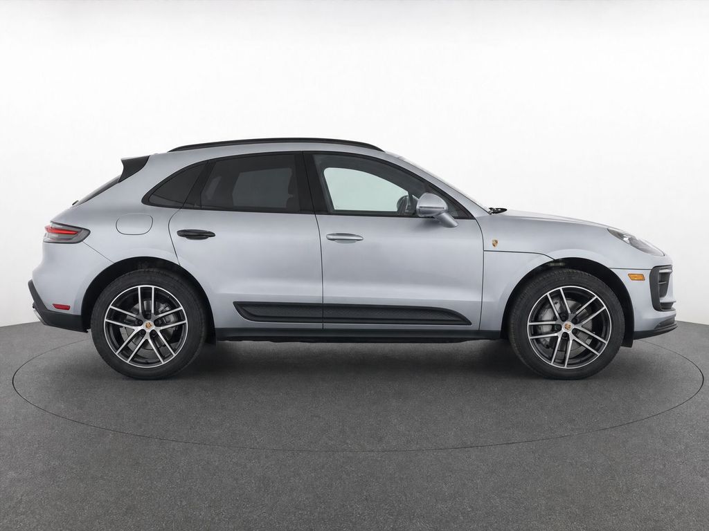 Thumbnail: 2022 Porsche Macan - 30
