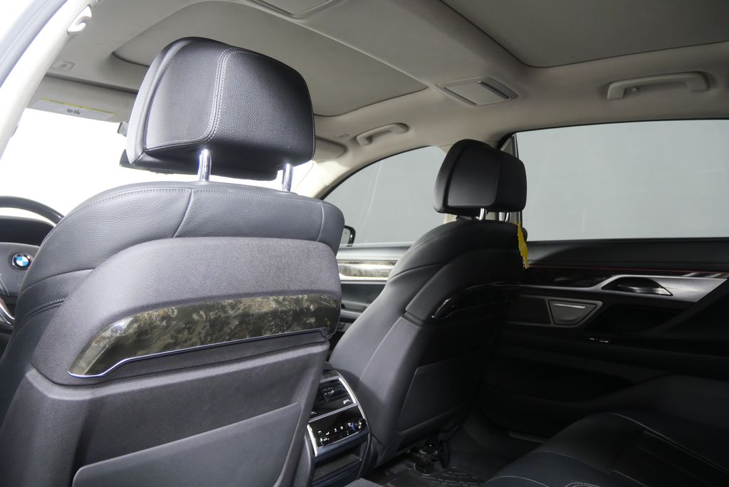 Thumbnail: 2017 BMW 7 Series - 16