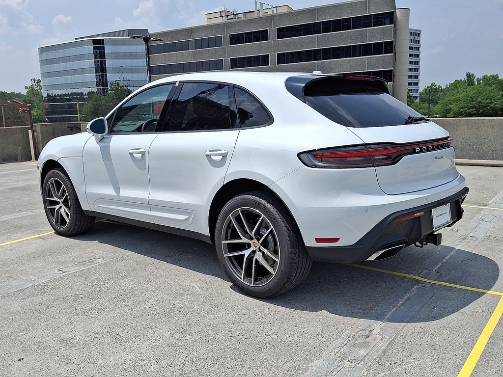 Thumbnail: 2025 Porsche Macan - 3