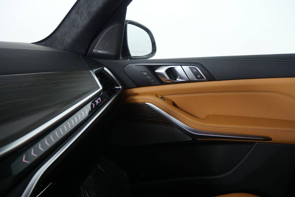 Thumbnail: 2026 BMW X7 - 27