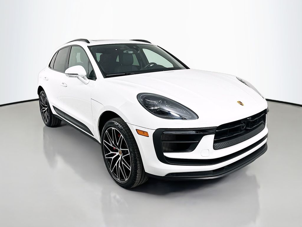 Thumbnail: 2023 Porsche Macan - 3