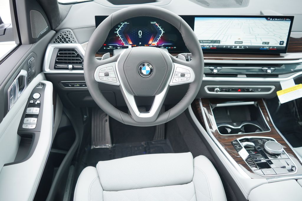 Thumbnail: 2026 BMW X7 - 15