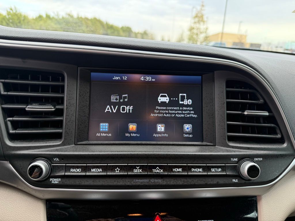 Thumbnail: 2019 Hyundai Elantra - 17