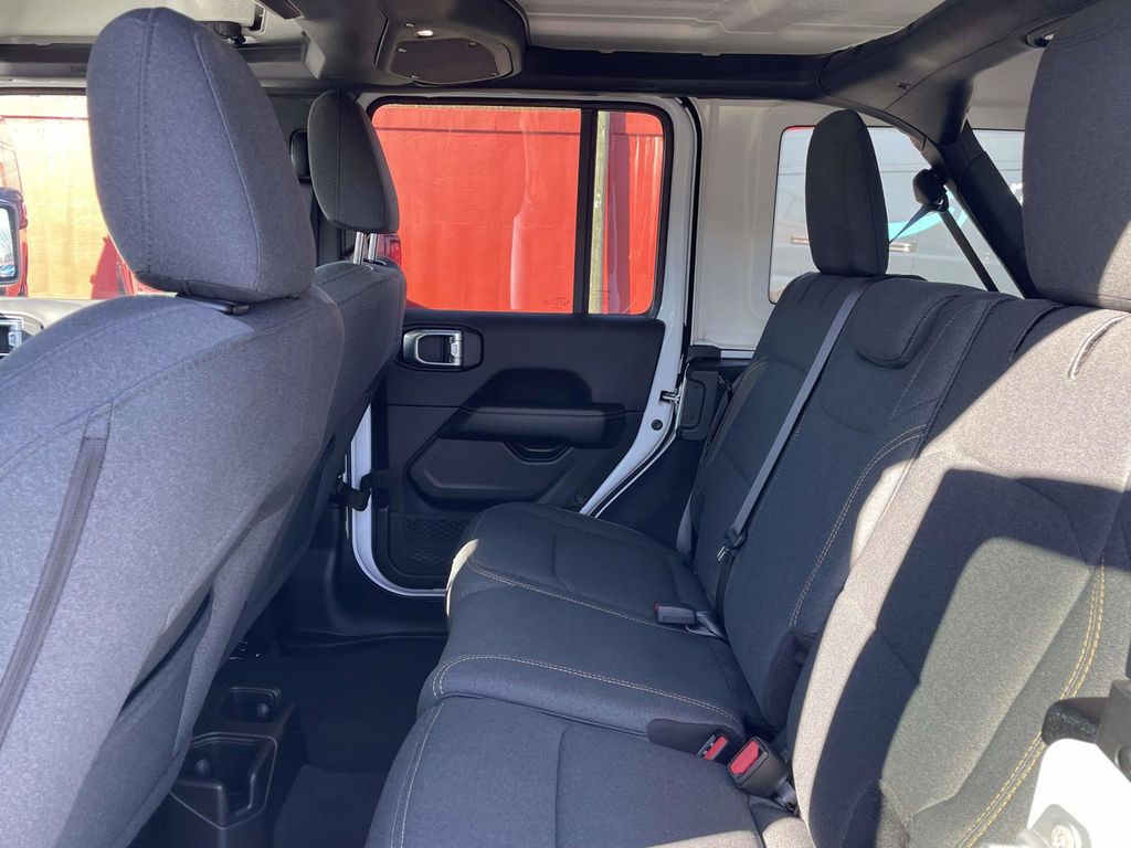 2024 Jeep Wrangler 4-Door Sahara - Photo 20