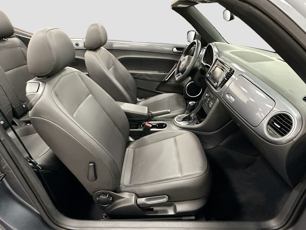 Thumbnail: 2013 Volkswagen Beetle - 24