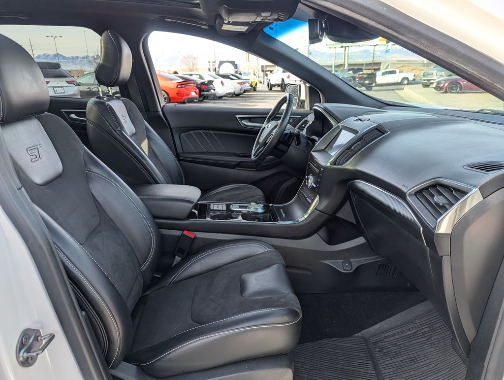 2019 Ford Edge ST 37