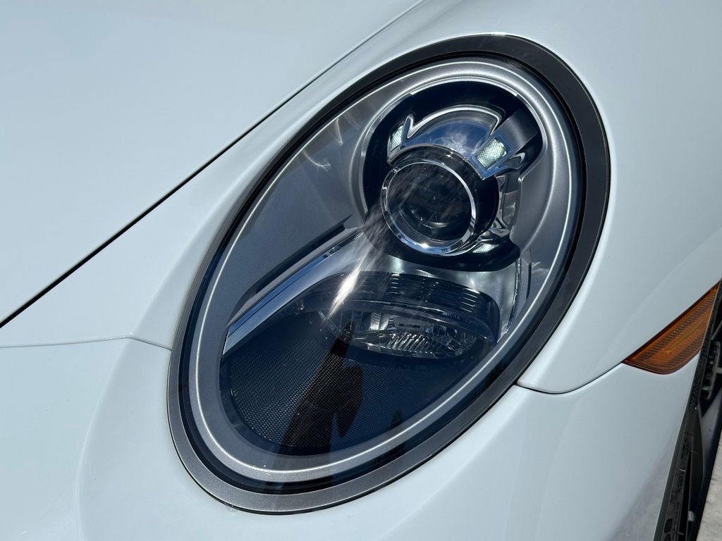 Thumbnail: 2018 Porsche 911 - 13