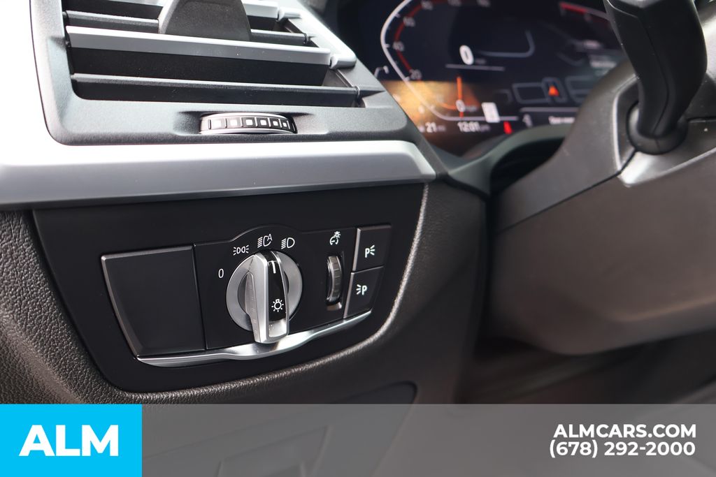 Used 2025 Black BMW xDrive30i image 17