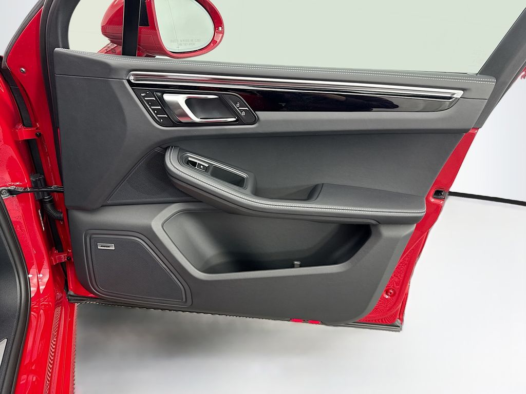 Thumbnail: 2026 Porsche Macan - 26