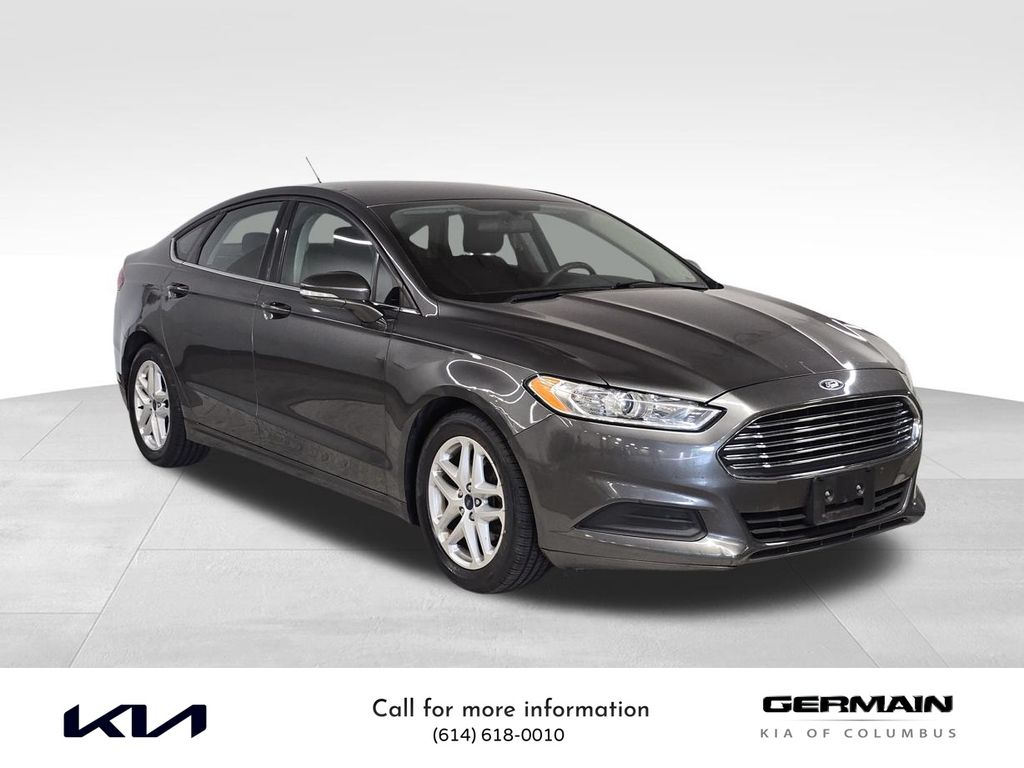 2015 Ford Fusion SE photo 2