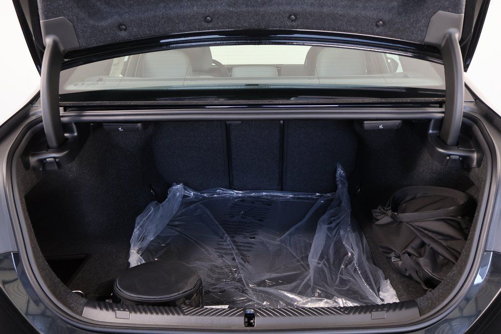 Thumbnail: 2026 BMW 5 Series - 8