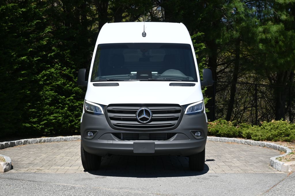 2025 Mercedes-Benz Sprinter 2500 10