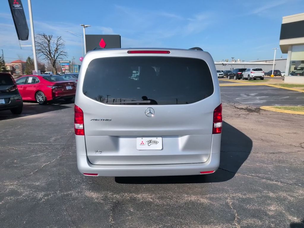 Used 2017  Mercedes-Benz Passenger image 7