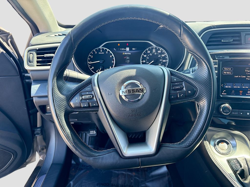 Used 2022 Gray Nissan Platinum image 11